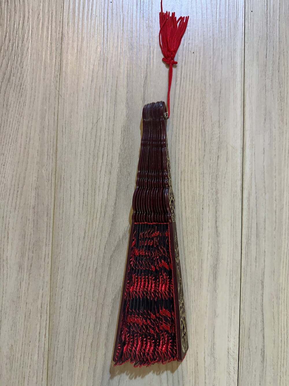 Vintage Spanish Style Red Black Lace Folding Hand Fan Gold Filigree Tassel